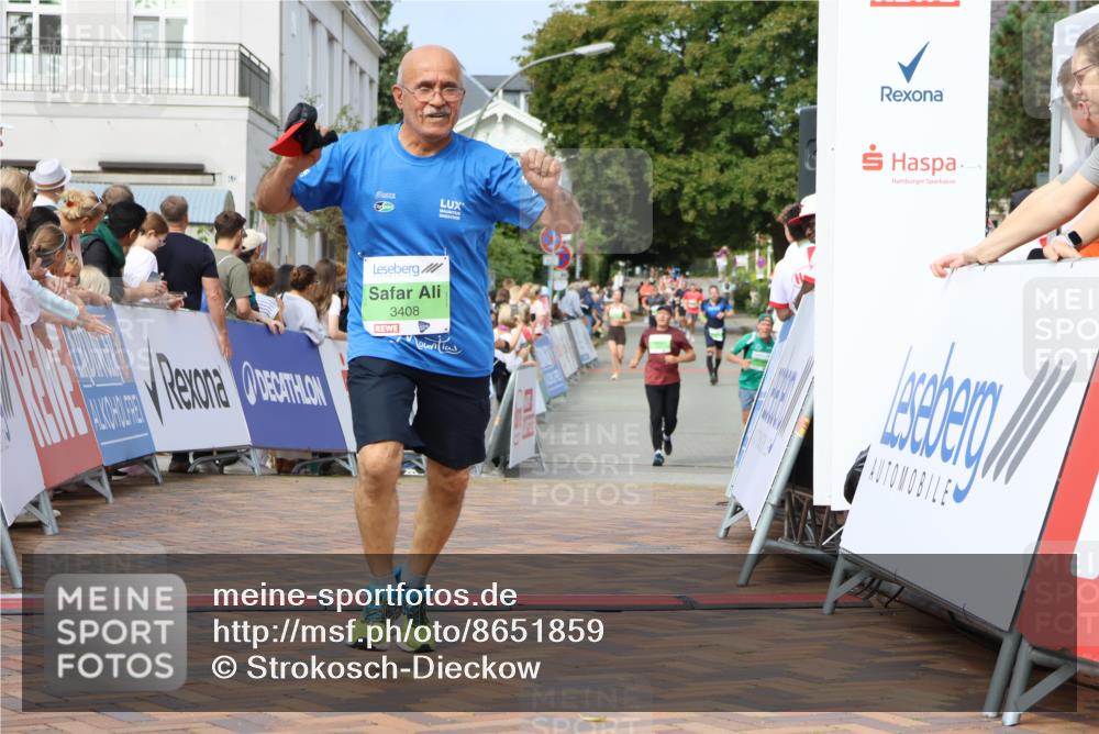 31.08.2025 - 21. Blankeneser Heldenlauf Strokosch-Dieckow http://msf.ph/oto/8651859 31.08.2025 11:12:08 Ziel 3405, 3006, 3408 meine-sportfotos.de