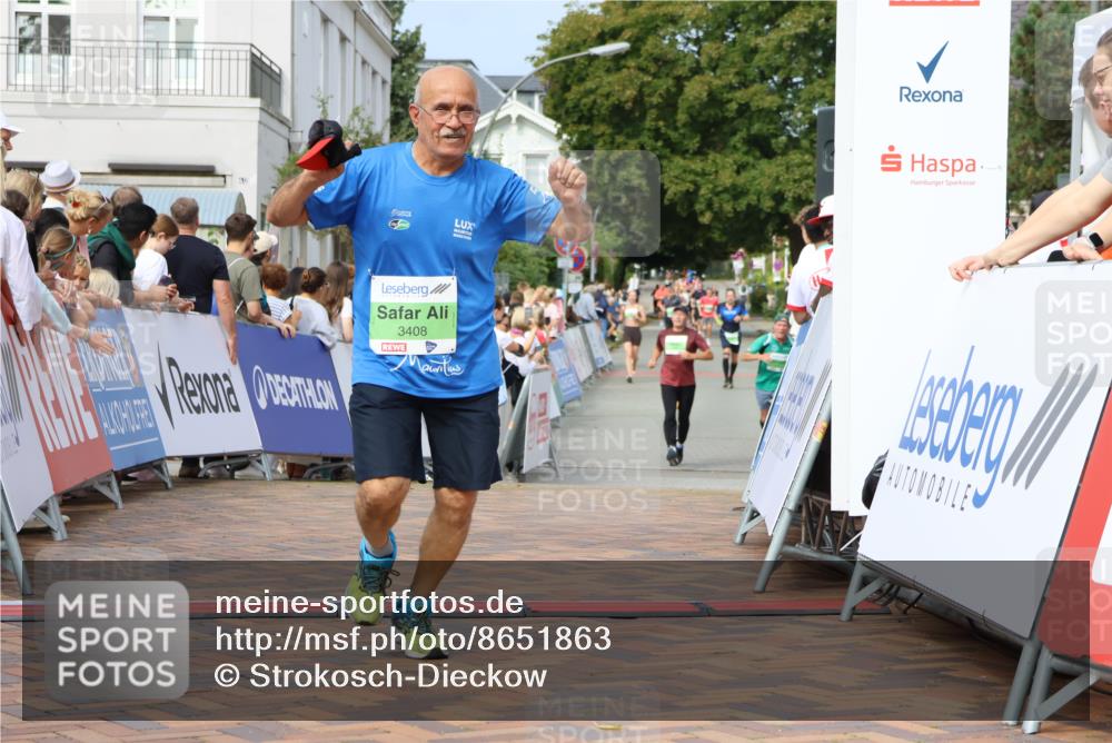 31.08.2025 - 21. Blankeneser Heldenlauf Strokosch-Dieckow http://msf.ph/oto/8651863 31.08.2025 11:12:08 Ziel 3405, 3006, 3408 meine-sportfotos.de