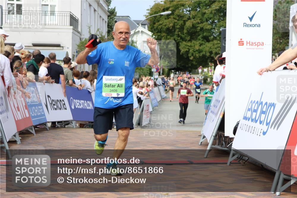 31.08.2025 - 21. Blankeneser Heldenlauf Strokosch-Dieckow http://msf.ph/oto/8651866 31.08.2025 11:12:08 Ziel 3405, 3006, 3408 meine-sportfotos.de