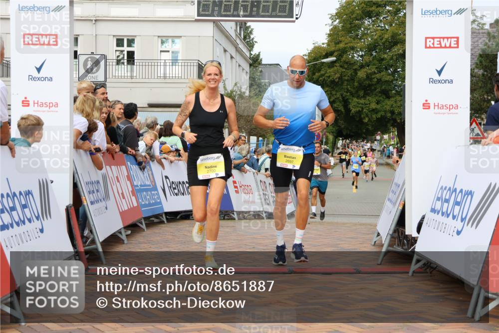 31.08.2025 - 21. Blankeneser Heldenlauf Strokosch-Dieckow http://msf.ph/oto/8651887 31.08.2025 10:28:43 Ziel 2346, 2697, 2700, 2351, 2687 meine-sportfotos.de