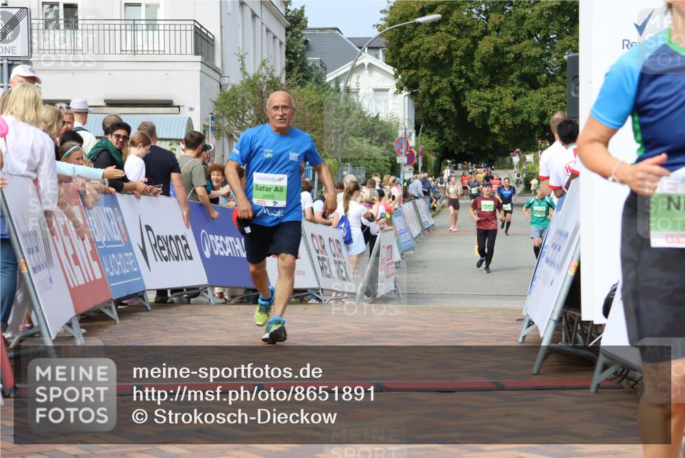 31.08.2025 - 21. Blankeneser Heldenlauf Strokosch-Dieckow http://msf.ph/oto/8651891 31.08.2025 11:12:07 Ziel 3405, 3006, 3408 meine-sportfotos.de