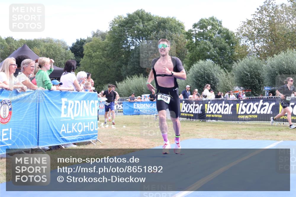 31.08.2025 - Elbe Triathlon Hamburg Strokosch-Dieckow http://msf.ph/oto/8651892 31.08.2025 10:59:16 Ziel 489, 656 meine-sportfotos.de