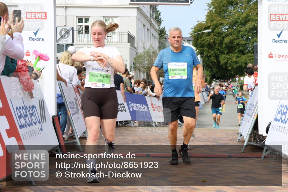 31.08.2025 - 21. Blankeneser Heldenlauf Strokosch-Dieckow http://msf.ph/oto/8651923 31.08.2025 11:11:57 Ziel 3166, 3102, 3250, 3288 meine-sportfotos.de