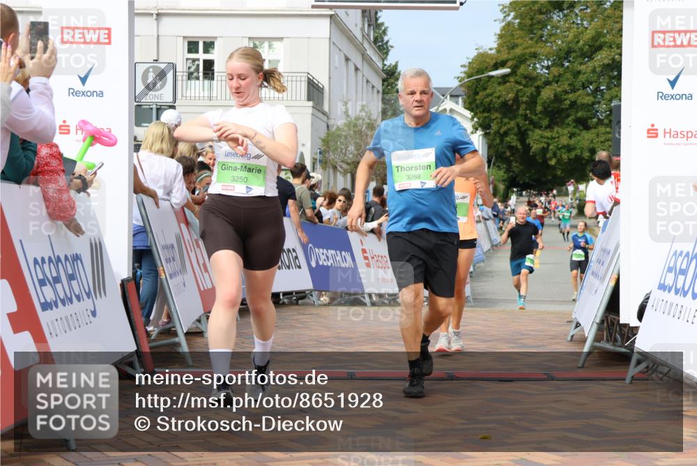 31.08.2025 - 21. Blankeneser Heldenlauf Strokosch-Dieckow http://msf.ph/oto/8651928 31.08.2025 11:11:57 Ziel 3166, 3102, 3250, 3288 meine-sportfotos.de
