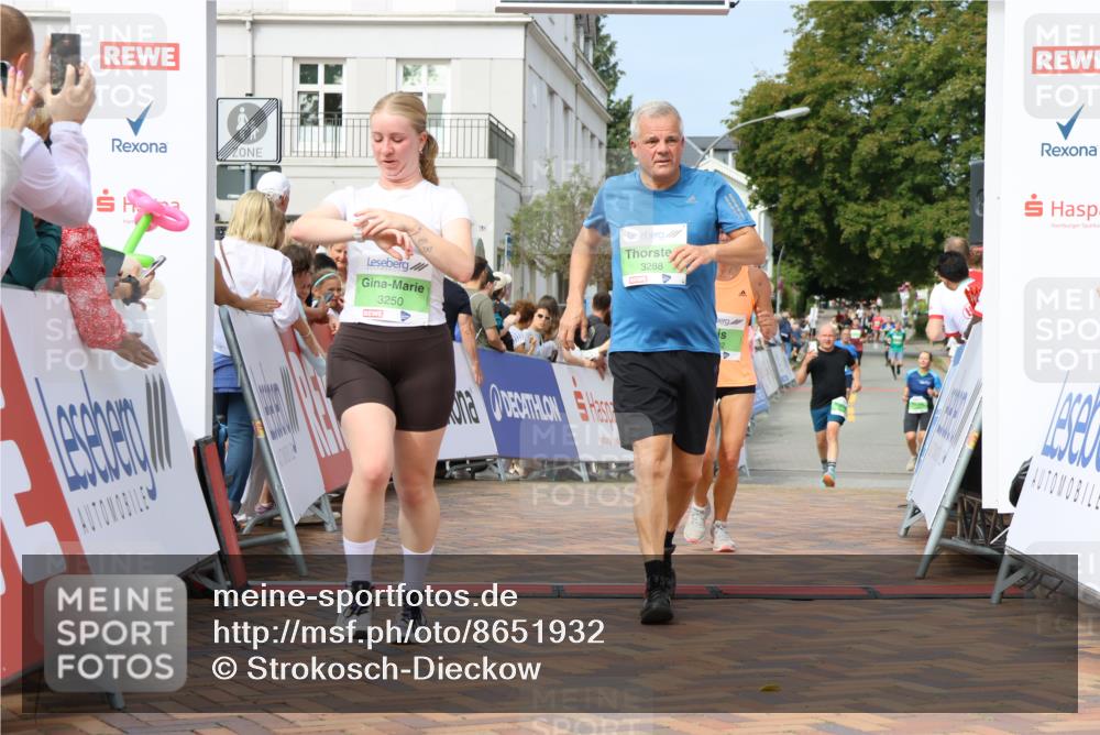 31.08.2025 - 21. Blankeneser Heldenlauf Strokosch-Dieckow http://msf.ph/oto/8651932 31.08.2025 11:11:57 Ziel 3166, 3102, 3250, 3288 meine-sportfotos.de