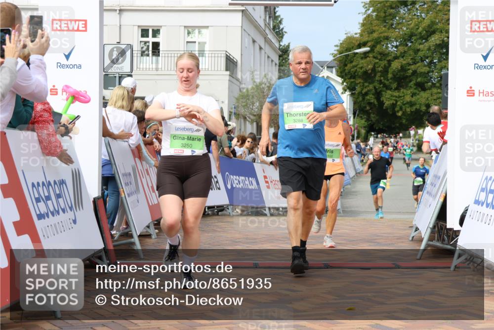 31.08.2025 - 21. Blankeneser Heldenlauf Strokosch-Dieckow http://msf.ph/oto/8651935 31.08.2025 11:11:57 Ziel 3166, 3102, 3250, 3288 meine-sportfotos.de