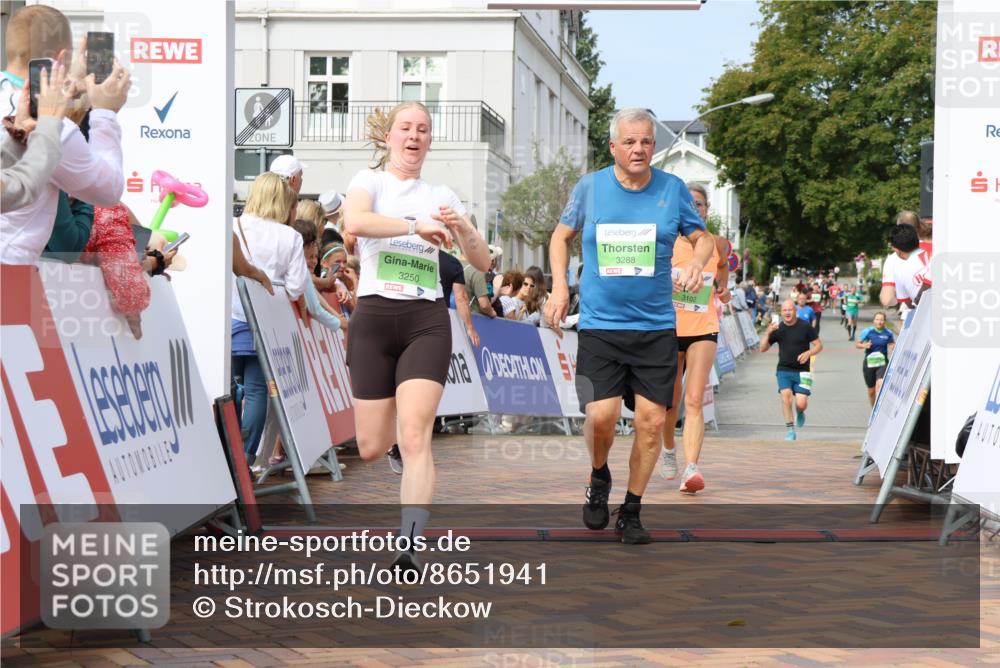 31.08.2025 - 21. Blankeneser Heldenlauf Strokosch-Dieckow http://msf.ph/oto/8651941 31.08.2025 11:11:57 Ziel 3166, 3102, 3250, 3288 meine-sportfotos.de