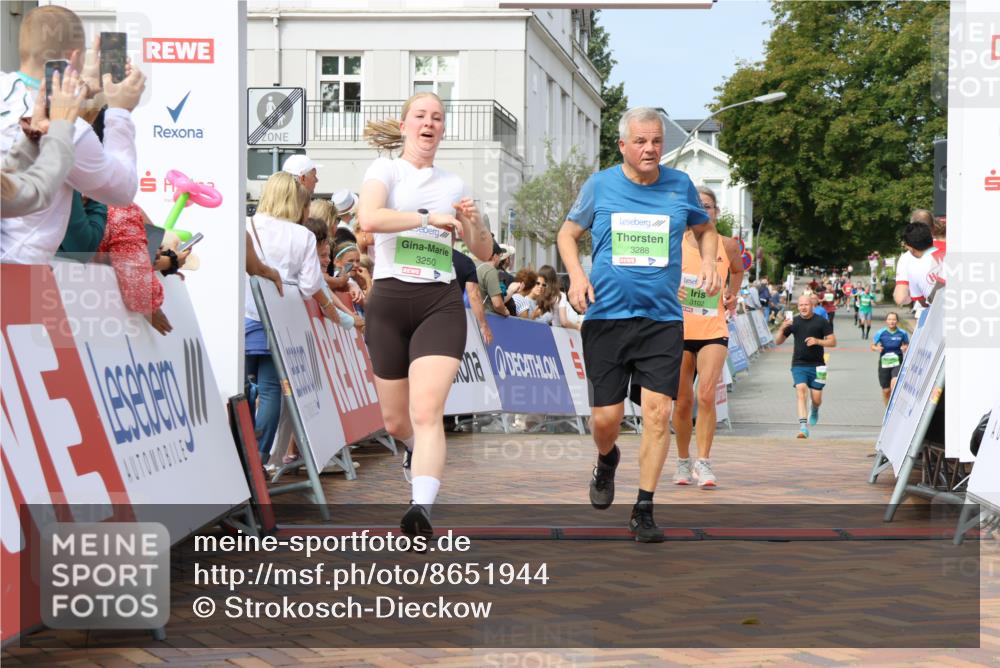 31.08.2025 - 21. Blankeneser Heldenlauf Strokosch-Dieckow http://msf.ph/oto/8651944 31.08.2025 11:11:57 Ziel 3166, 3102, 3250, 3288 meine-sportfotos.de