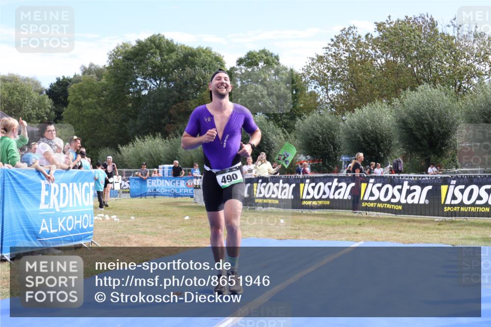 31.08.2025 - Elbe Triathlon Hamburg Strokosch-Dieckow http://msf.ph/oto/8651946 31.08.2025 11:00:40 Ziel 490 meine-sportfotos.de
