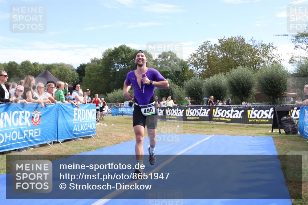31.08.2025 - Elbe Triathlon Hamburg Strokosch-Dieckow http://msf.ph/oto/8651947 31.08.2025 11:00:41 Ziel 490 meine-sportfotos.de
