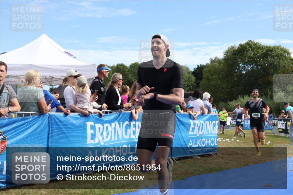 31.08.2025 - Elbe Triathlon Hamburg Strokosch-Dieckow http://msf.ph/oto/8651954 31.08.2025 11:01:15 Ziel 294, 568, 595 meine-sportfotos.de