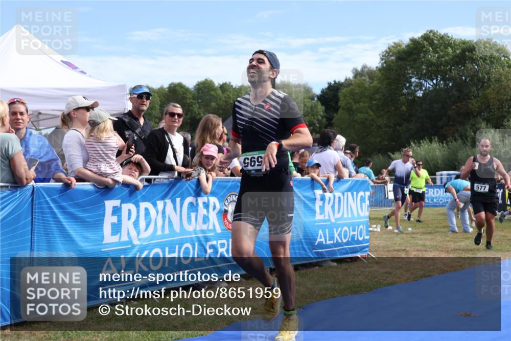 31.08.2025 - Elbe Triathlon Hamburg Strokosch-Dieckow http://msf.ph/oto/8651959 31.08.2025 11:01:17 Ziel 294, 568, 595 meine-sportfotos.de