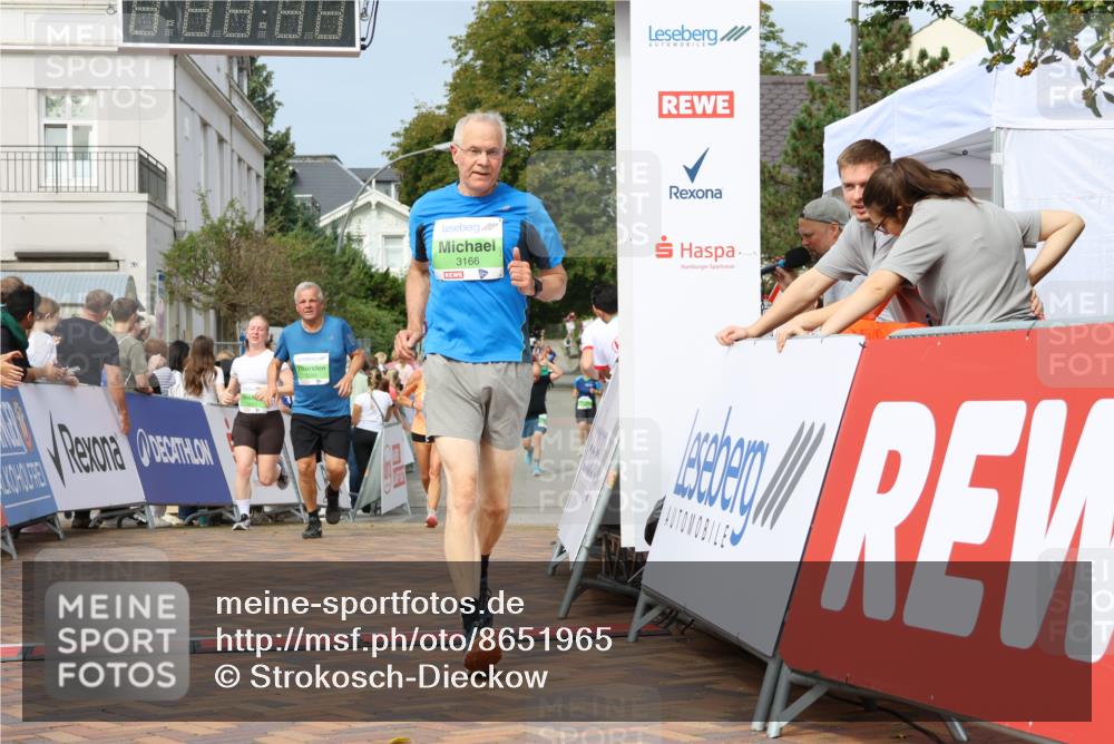 31.08.2025 - 21. Blankeneser Heldenlauf Strokosch-Dieckow http://msf.ph/oto/8651965 31.08.2025 11:11:54 Ziel 3374, 3166, 3102, 3250, 3288 meine-sportfotos.de