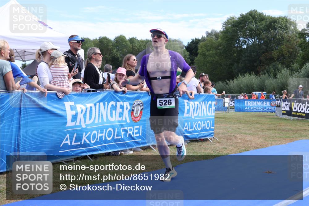 31.08.2025 - Elbe Triathlon Hamburg Strokosch-Dieckow http://msf.ph/oto/8651982 31.08.2025 11:02:04 Ziel 444, 526 meine-sportfotos.de