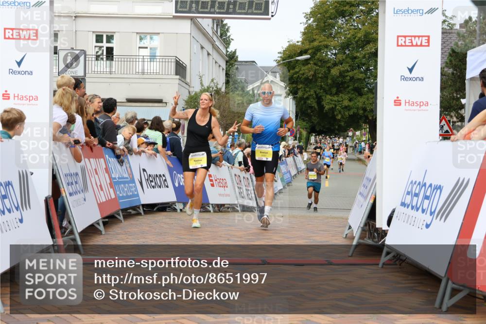 31.08.2025 - 21. Blankeneser Heldenlauf Strokosch-Dieckow http://msf.ph/oto/8651997 31.08.2025 10:28:41 Ziel 2727, 2697, 2700, 2351, 2687 meine-sportfotos.de