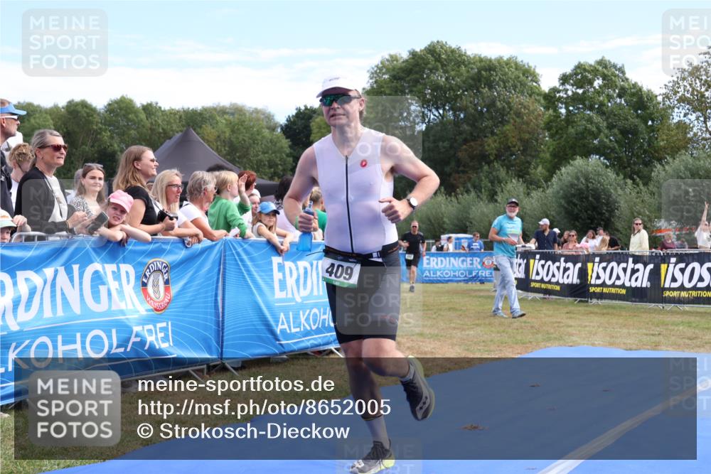 31.08.2025 - Elbe Triathlon Hamburg Strokosch-Dieckow http://msf.ph/oto/8652005 31.08.2025 11:02:36 Ziel 409 meine-sportfotos.de