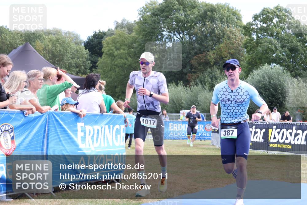 31.08.2025 - Elbe Triathlon Hamburg Strokosch-Dieckow http://msf.ph/oto/8652011 31.08.2025 11:03:18 Ziel 387, 1017 meine-sportfotos.de