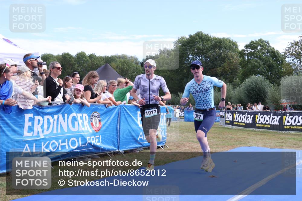 31.08.2025 - Elbe Triathlon Hamburg Strokosch-Dieckow http://msf.ph/oto/8652012 31.08.2025 11:03:19 Ziel 361, 387, 1017 meine-sportfotos.de