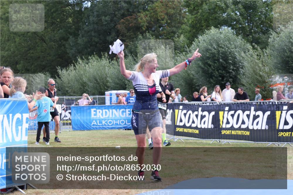 31.08.2025 - Elbe Triathlon Hamburg Strokosch-Dieckow http://msf.ph/oto/8652030 31.08.2025 11:03:40 Ziel 292 meine-sportfotos.de