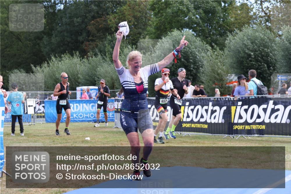31.08.2025 - Elbe Triathlon Hamburg Strokosch-Dieckow http://msf.ph/oto/8652032 31.08.2025 11:03:40 Ziel 292 meine-sportfotos.de