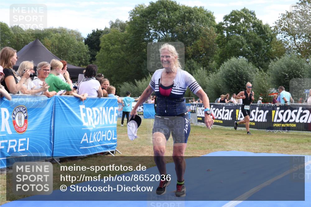 31.08.2025 - Elbe Triathlon Hamburg Strokosch-Dieckow http://msf.ph/oto/8652036 31.08.2025 11:03:42 Ziel 292 meine-sportfotos.de