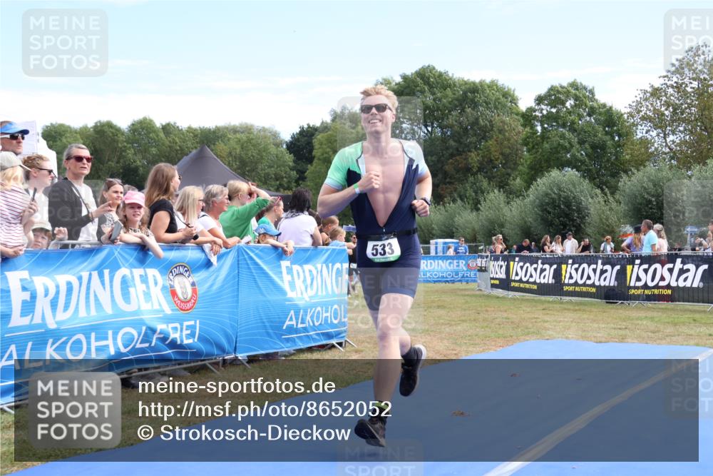 31.08.2025 - Elbe Triathlon Hamburg Strokosch-Dieckow http://msf.ph/oto/8652052 31.08.2025 11:03:55 Ziel 533 meine-sportfotos.de