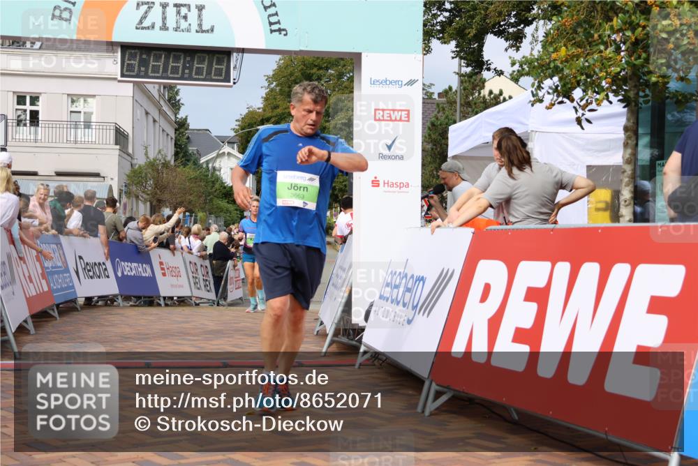 31.08.2025 - 21. Blankeneser Heldenlauf Strokosch-Dieckow http://msf.ph/oto/8652071 31.08.2025 11:11:30 Ziel 3563, 3199, 3663 meine-sportfotos.de