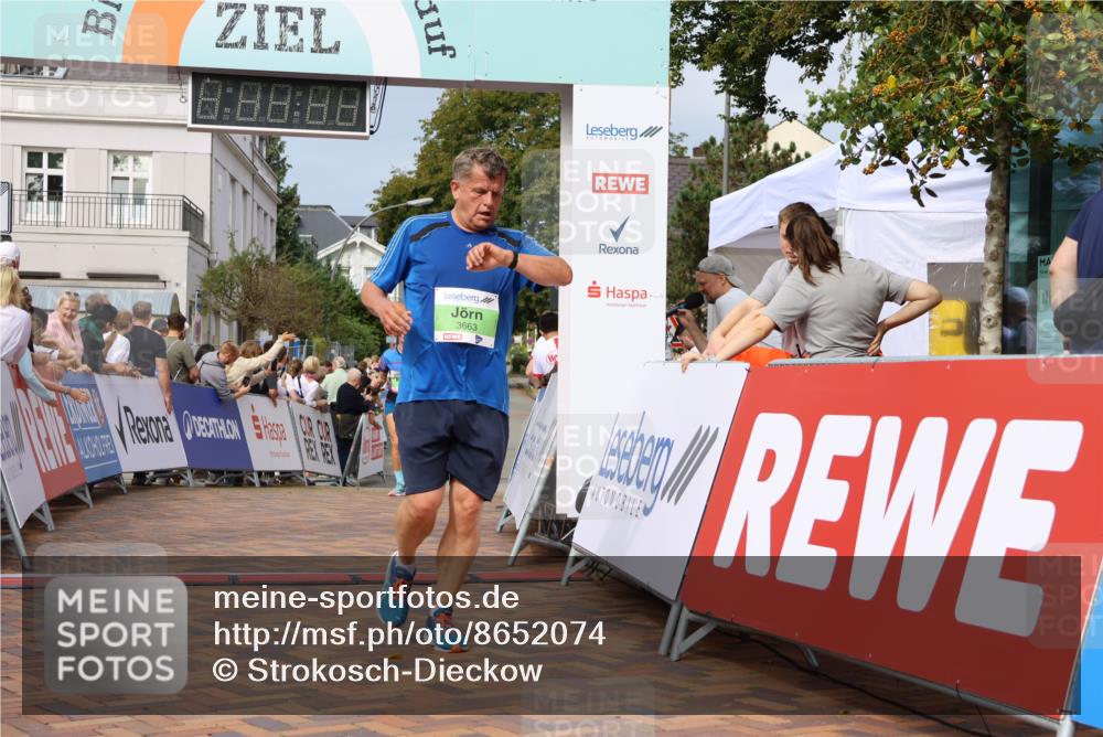 31.08.2025 - 21. Blankeneser Heldenlauf Strokosch-Dieckow http://msf.ph/oto/8652074 31.08.2025 11:11:30 Ziel 3563, 3199, 3663 meine-sportfotos.de