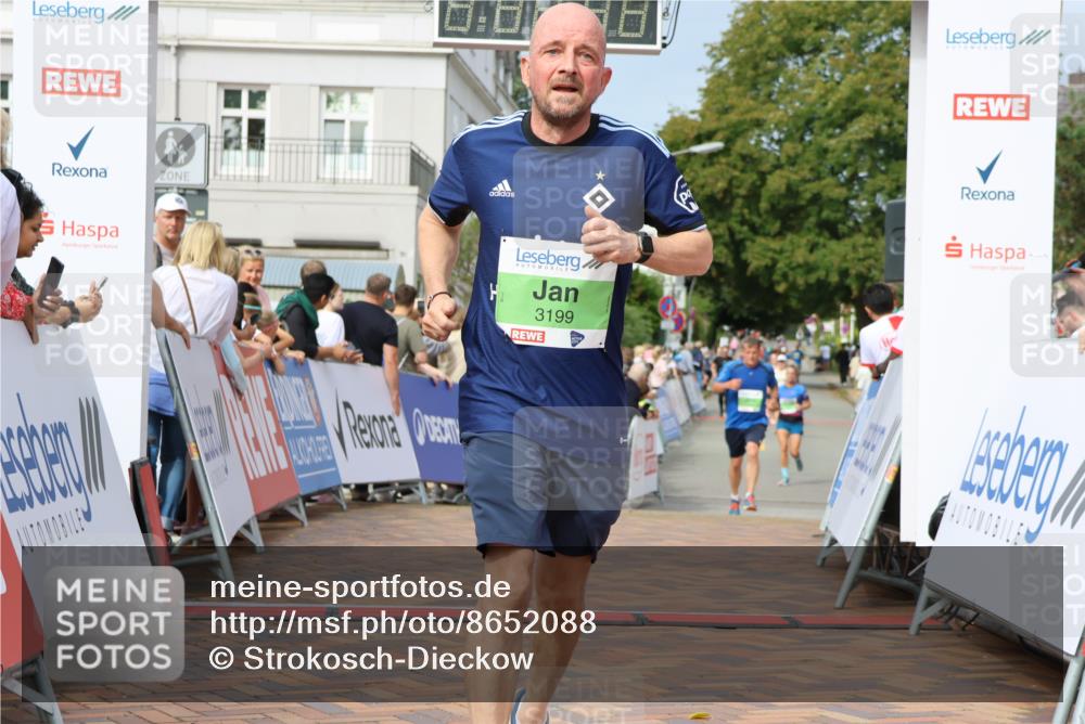 31.08.2025 - 21. Blankeneser Heldenlauf Strokosch-Dieckow http://msf.ph/oto/8652088 31.08.2025 11:11:25 Ziel 3593, 3199, 3663 meine-sportfotos.de