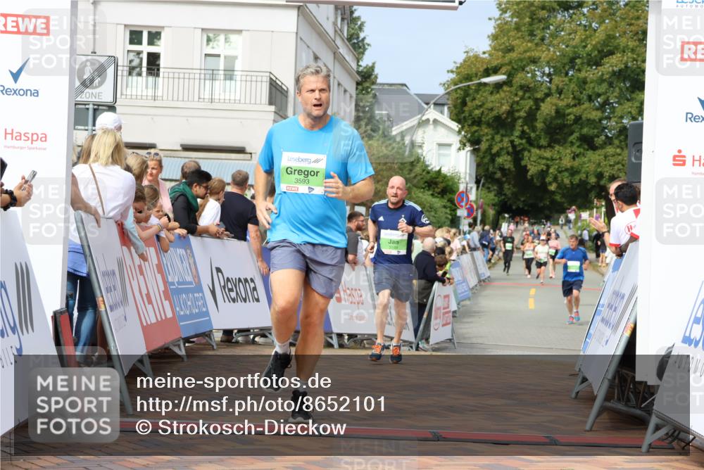 31.08.2025 - 21. Blankeneser Heldenlauf Strokosch-Dieckow http://msf.ph/oto/8652101 31.08.2025 11:11:22 Ziel 3290, 3593, 3199 meine-sportfotos.de