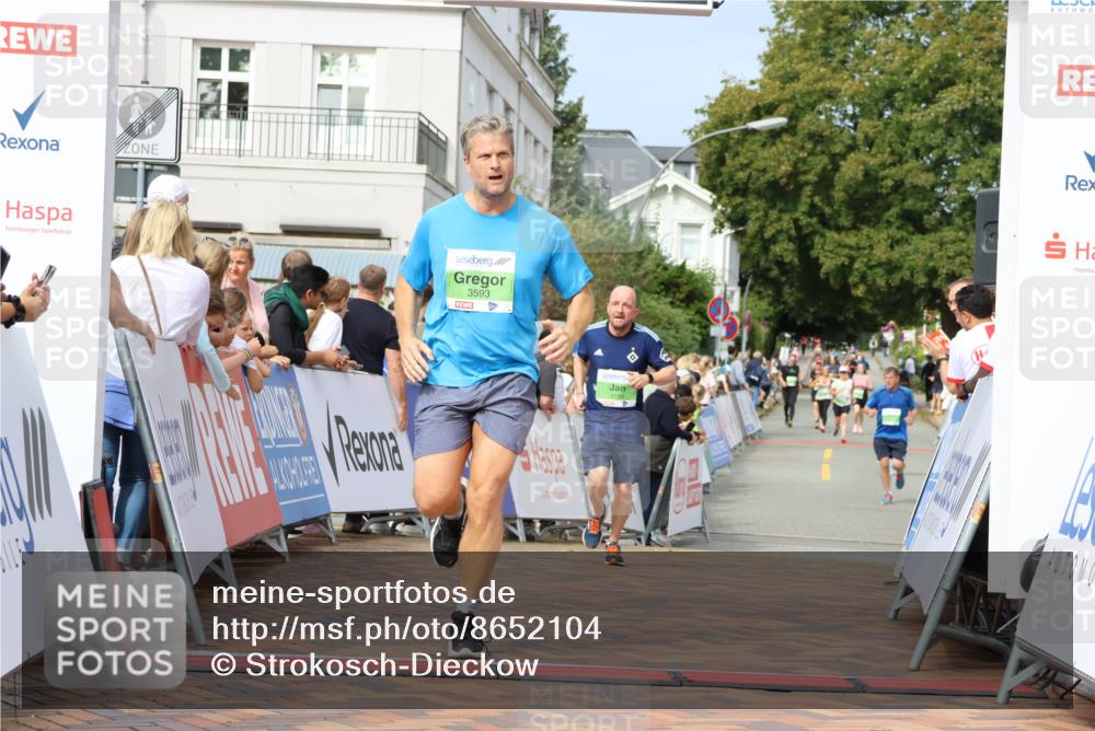 31.08.2025 - 21. Blankeneser Heldenlauf Strokosch-Dieckow http://msf.ph/oto/8652104 31.08.2025 11:11:22 Ziel 3290, 3593, 3199 meine-sportfotos.de