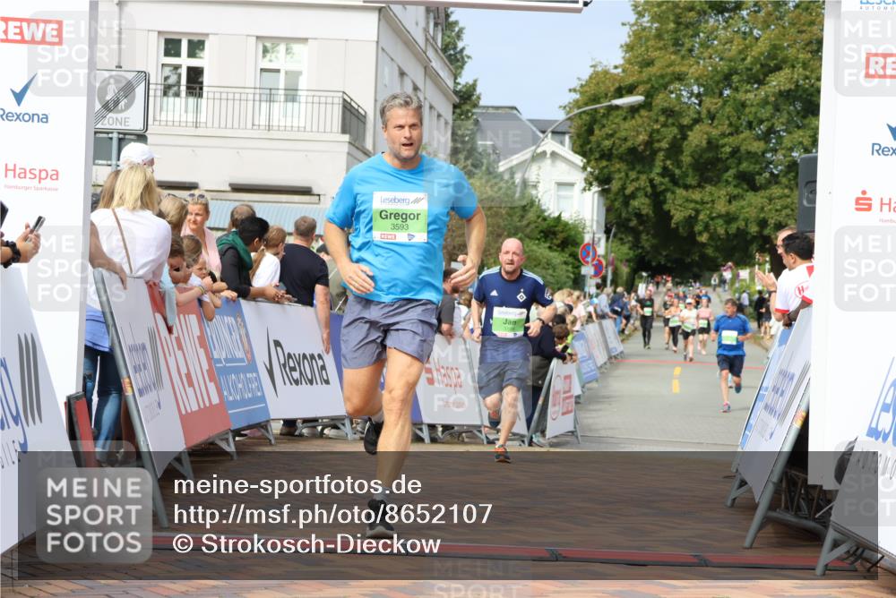 31.08.2025 - 21. Blankeneser Heldenlauf Strokosch-Dieckow http://msf.ph/oto/8652107 31.08.2025 11:11:21 Ziel 3290, 3593, 3199 meine-sportfotos.de