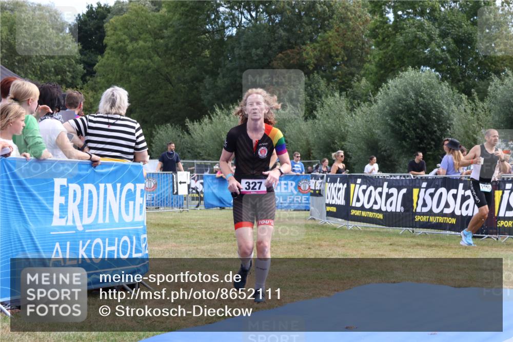 31.08.2025 - Elbe Triathlon Hamburg Strokosch-Dieckow http://msf.ph/oto/8652111 31.08.2025 11:05:39 Ziel 327, 932 meine-sportfotos.de