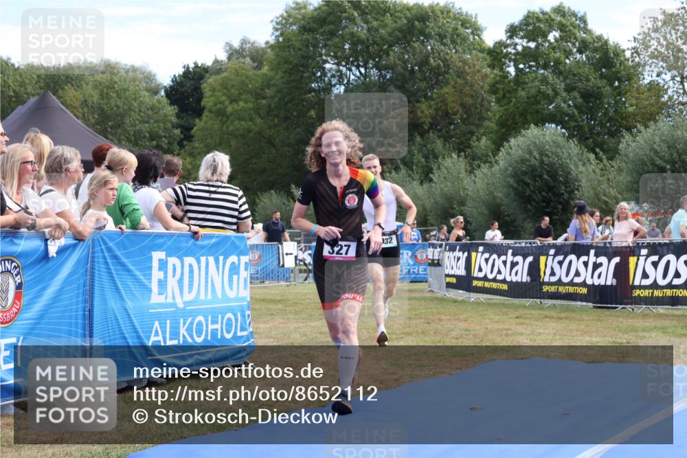 31.08.2025 - Elbe Triathlon Hamburg Strokosch-Dieckow http://msf.ph/oto/8652112 31.08.2025 11:05:40 Ziel 327, 932 meine-sportfotos.de