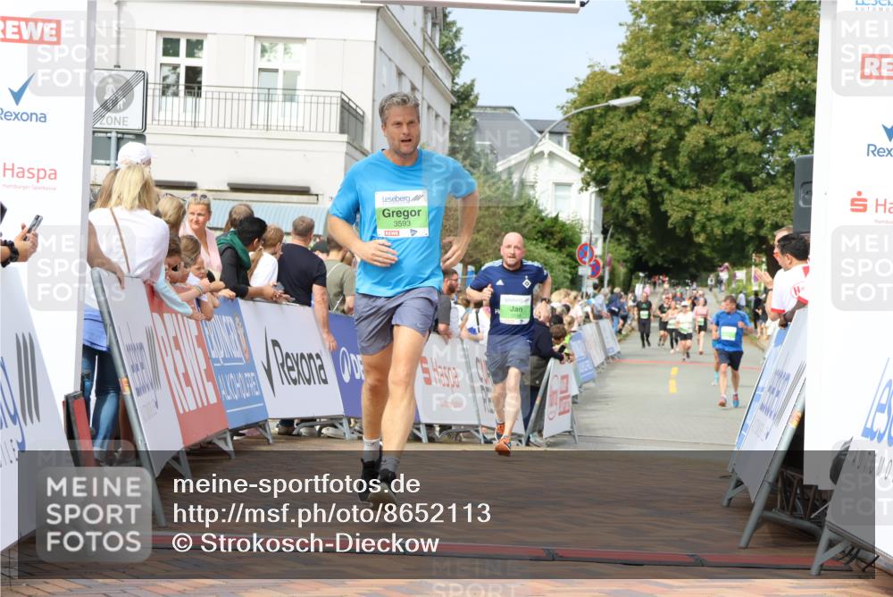 31.08.2025 - 21. Blankeneser Heldenlauf Strokosch-Dieckow http://msf.ph/oto/8652113 31.08.2025 11:11:21 Ziel 3290, 3593, 3199 meine-sportfotos.de