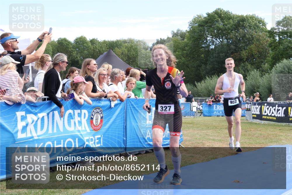 31.08.2025 - Elbe Triathlon Hamburg Strokosch-Dieckow http://msf.ph/oto/8652114 31.08.2025 11:05:41 Ziel 327, 932 meine-sportfotos.de