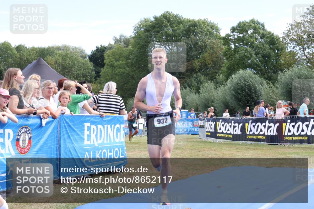 31.08.2025 - Elbe Triathlon Hamburg Strokosch-Dieckow http://msf.ph/oto/8652117 31.08.2025 11:05:41 Ziel 327, 932 meine-sportfotos.de