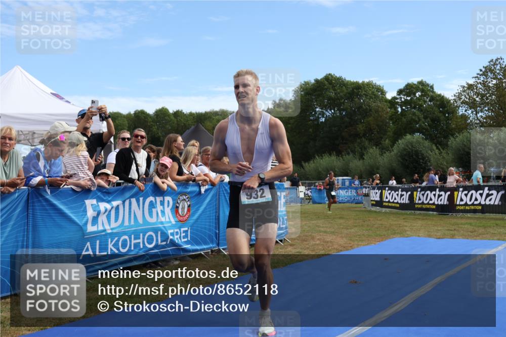 31.08.2025 - Elbe Triathlon Hamburg Strokosch-Dieckow http://msf.ph/oto/8652118 31.08.2025 11:05:42 Ziel 327, 932 meine-sportfotos.de