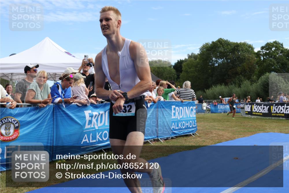 31.08.2025 - Elbe Triathlon Hamburg Strokosch-Dieckow http://msf.ph/oto/8652120 31.08.2025 11:05:42 Ziel 327, 932 meine-sportfotos.de