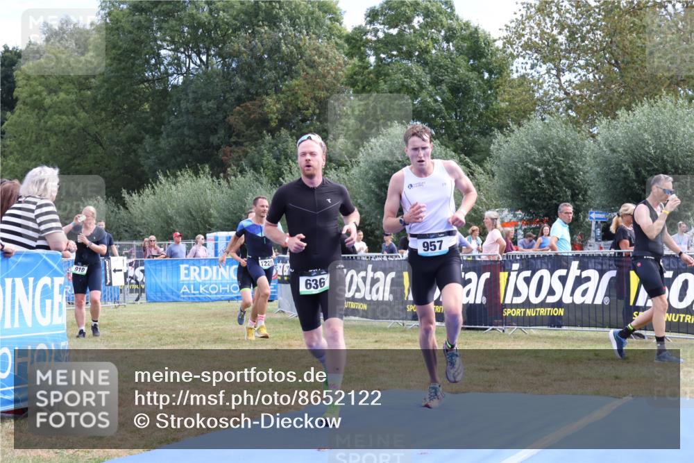 31.08.2025 - Elbe Triathlon Hamburg Strokosch-Dieckow http://msf.ph/oto/8652122 31.08.2025 11:06:00 Ziel 297, 636, 957 meine-sportfotos.de
