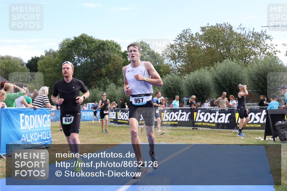 31.08.2025 - Elbe Triathlon Hamburg Strokosch-Dieckow http://msf.ph/oto/8652126 31.08.2025 11:06:01 Ziel 297, 636, 957 meine-sportfotos.de