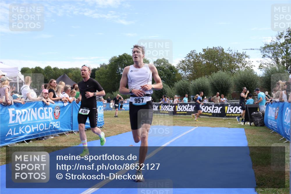 31.08.2025 - Elbe Triathlon Hamburg Strokosch-Dieckow http://msf.ph/oto/8652127 31.08.2025 11:06:02 Ziel 297, 636, 957 meine-sportfotos.de