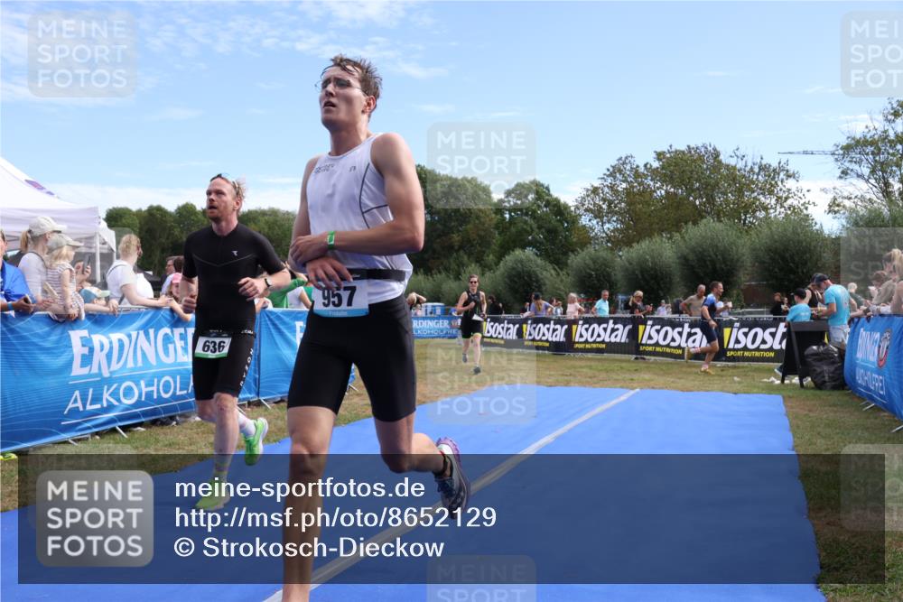 31.08.2025 - Elbe Triathlon Hamburg Strokosch-Dieckow http://msf.ph/oto/8652129 31.08.2025 11:06:02 Ziel 297, 636, 957 meine-sportfotos.de