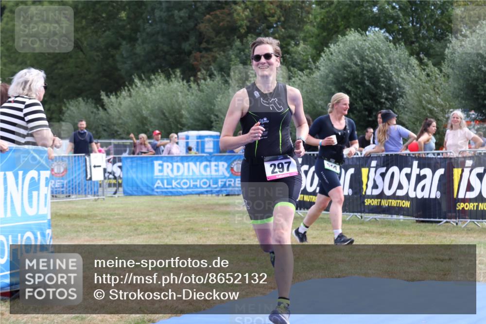 31.08.2025 - Elbe Triathlon Hamburg Strokosch-Dieckow http://msf.ph/oto/8652132 31.08.2025 11:06:03 Ziel 297, 636, 957 meine-sportfotos.de