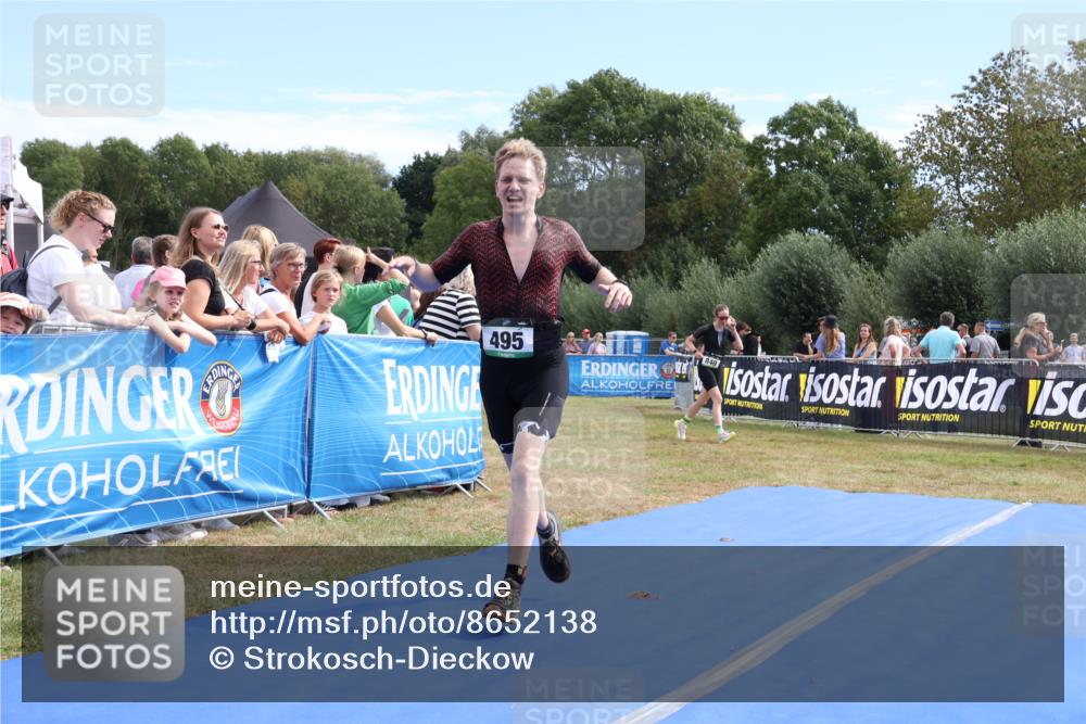 31.08.2025 - Elbe Triathlon Hamburg Strokosch-Dieckow http://msf.ph/oto/8652138 31.08.2025 11:06:15 Ziel 495 meine-sportfotos.de