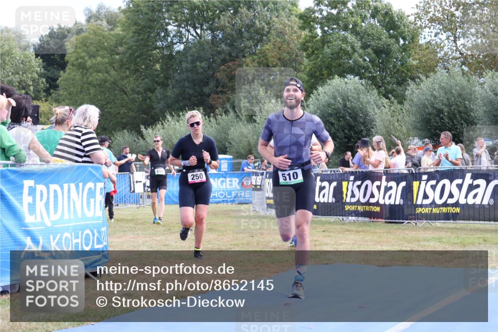 31.08.2025 - Elbe Triathlon Hamburg Strokosch-Dieckow http://msf.ph/oto/8652145 31.08.2025 11:06:40 Ziel 250, 463, 510 meine-sportfotos.de