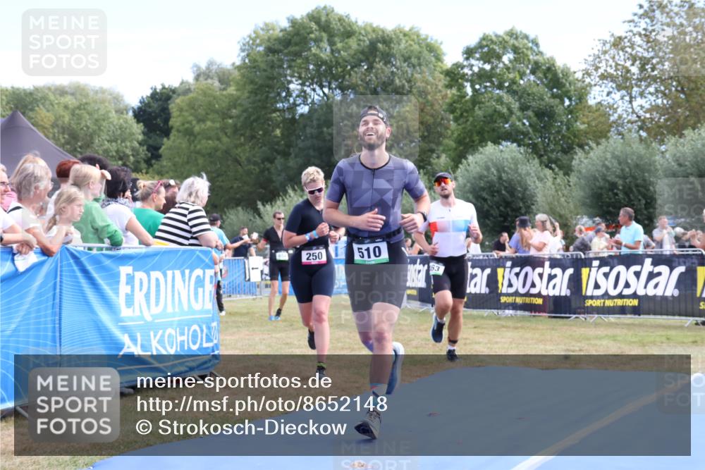 31.08.2025 - Elbe Triathlon Hamburg Strokosch-Dieckow http://msf.ph/oto/8652148 31.08.2025 11:06:40 Ziel 250, 463, 510 meine-sportfotos.de