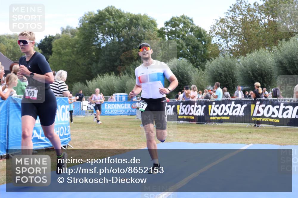31.08.2025 - Elbe Triathlon Hamburg Strokosch-Dieckow http://msf.ph/oto/8652153 31.08.2025 11:06:42 Ziel 250, 463, 510 meine-sportfotos.de