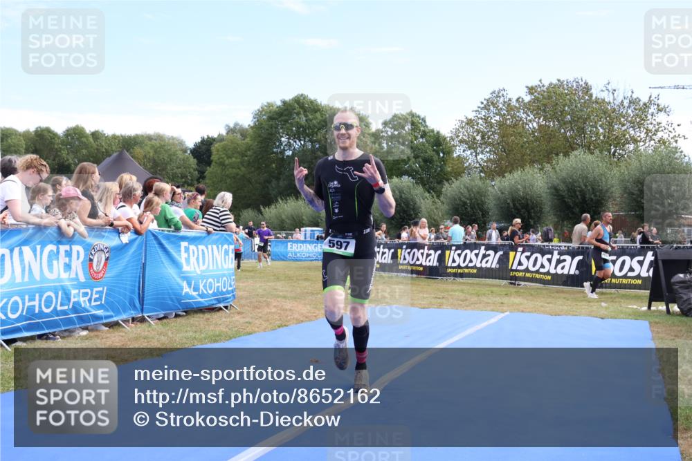 31.08.2025 - Elbe Triathlon Hamburg Strokosch-Dieckow http://msf.ph/oto/8652162 31.08.2025 11:06:57 Ziel 597, 938 meine-sportfotos.de