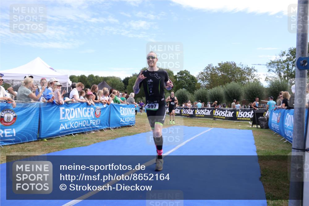 31.08.2025 - Elbe Triathlon Hamburg Strokosch-Dieckow http://msf.ph/oto/8652164 31.08.2025 11:06:58 Ziel 597, 938 meine-sportfotos.de
